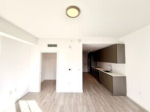 328 NW 33rd St, Unit S10 in Miami, FL - Building Photo - Building Photo