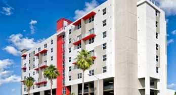 Poinciana Grove in Miami, FL - Foto de edificio - Building Photo