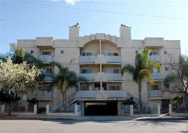 1752 N Mariposa Ave in Los Angeles, CA - Building Photo - Building Photo