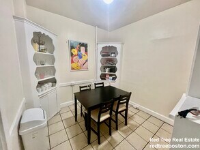 322 St Paul St in Brookline, MA - Foto de edificio - Building Photo