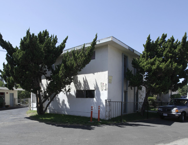 801 Corto Way in La Habra, CA - Foto de edificio - Building Photo