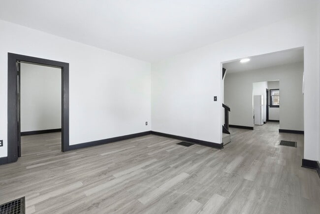 2406 Miner St in Fort Wayne, IN - Foto de edificio - Building Photo