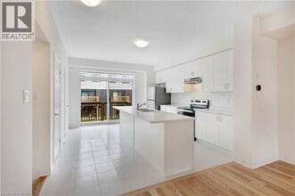 26 Hine Rd in Brantford, ON - Building Photo - Building Photo