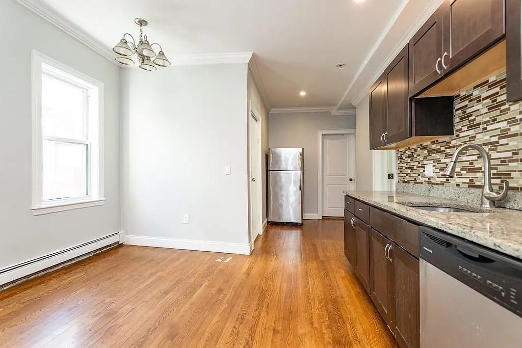 14 Otis St, Unit 1 in Somerville, MA - Foto de edificio