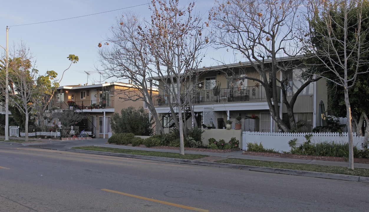 140 E Bay St in Costa Mesa, CA - Building Photo