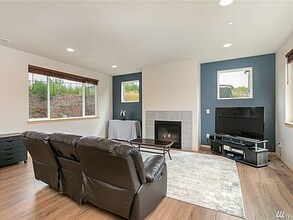 2531 Jacaranda Ave in Bremerton, WA - Building Photo - Building Photo