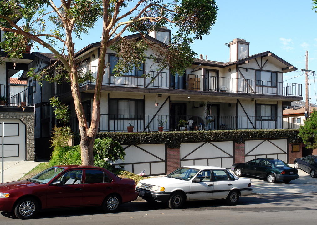 622 E Holly Ave in El Segundo, CA - Building Photo