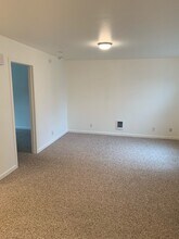 1964 Front Ave W, Unit 1962 in Bremerton, WA - Building Photo - Building Photo