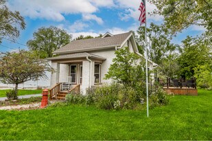 121 Williams St in Williams Bay, WI - Building Photo