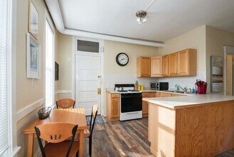 1623 W Farragut Ave, Unit 2R in Chicago, IL - Building Photo - Building Photo