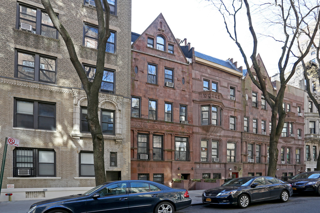 36 W 90th St in New York, NY - Building Photo