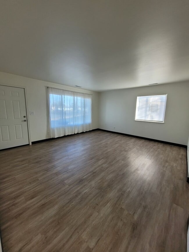 1208-1210 Vandenburg Ave in Moses Lake, WA - Building Photo - Building Photo