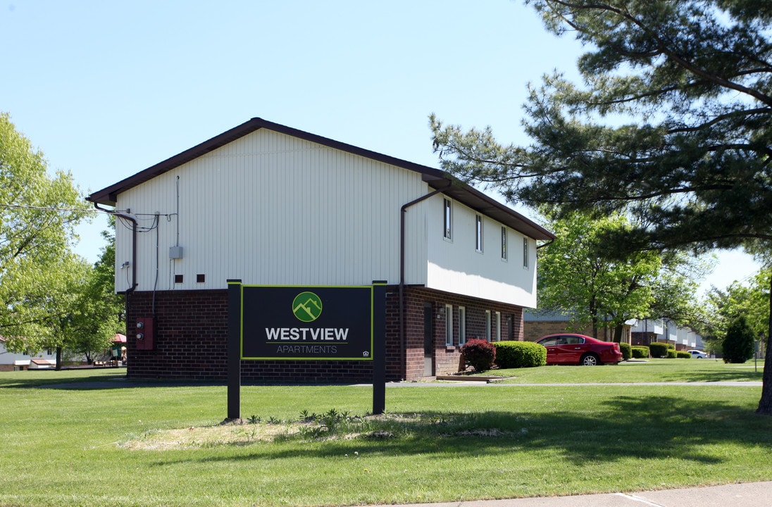 Westview Apartments in Youngstown, OH - Building Photo