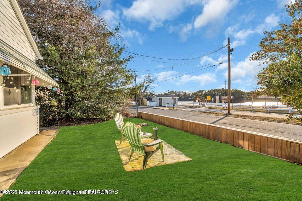 1708 Lake Dr in Toms River, NJ - Building Photo