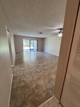 1403 Lakeview Dr E in Royal Palm Beach, FL - Building Photo - Building Photo