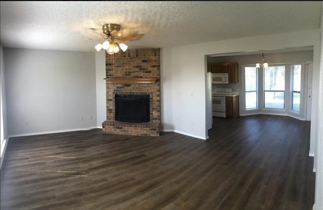 3000 W Houston Pl