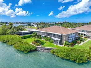 330 Kon Tiki Dr in Naples, FL - Building Photo - Building Photo