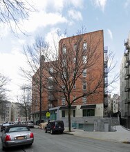 55 E 208th St in Bronx, NY - Foto de edificio - Building Photo