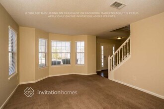 572 Lakewater View Dr in Stone Mountain, GA - Foto de edificio - Building Photo