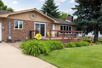 3723 114th Ave SW in Dickinson, ND - Building Photo - Building Photo