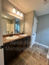 924 Warrior Hill Dr in Louisville, TN - Foto de edificio - Building Photo