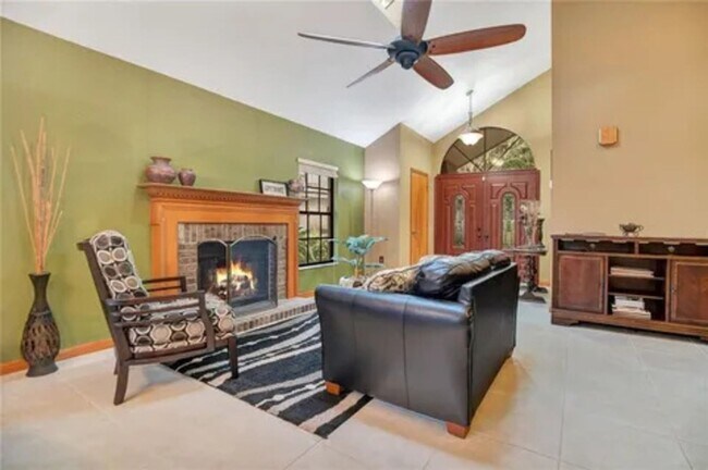 1061 Piedmont Oaks Dr in Apopka, FL - Foto de edificio - Building Photo