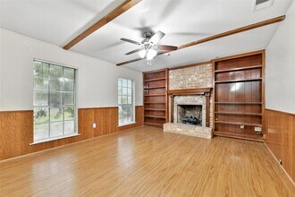 329 Gleneagles Dr in Friendswood, TX - Building Photo - Building Photo