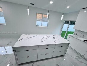 10151 NW 21st Ct in Miami, FL - Building Photo - Building Photo