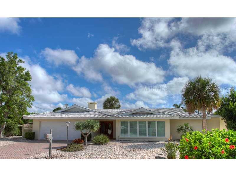 5519 Azure Way in Siesta Key, FL - Building Photo