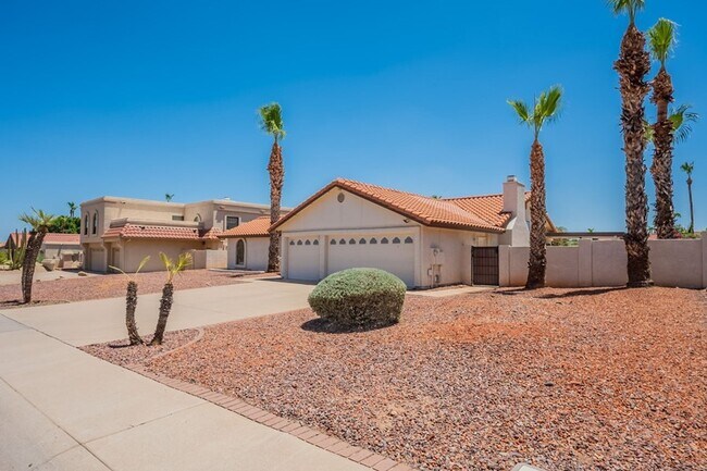 3829 E Ahwatukee Dr in Phoenix, AZ - Building Photo - Building Photo