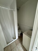 229 Helen St, Unit R2 in Bridgeport, CT - Building Photo - Building Photo