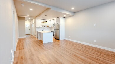 2106 Oakes Ave in Everett, WA - Building Photo - Building Photo