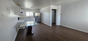 963 W Upland Ave, Unit Cozy 2bdrm QuietNeighbors in San Pedro, CA - Building Photo - Building Photo