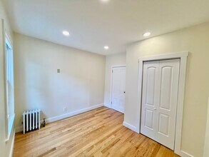 57 Forest St, Unit 2 in Providence, RI - Foto de edificio - Building Photo