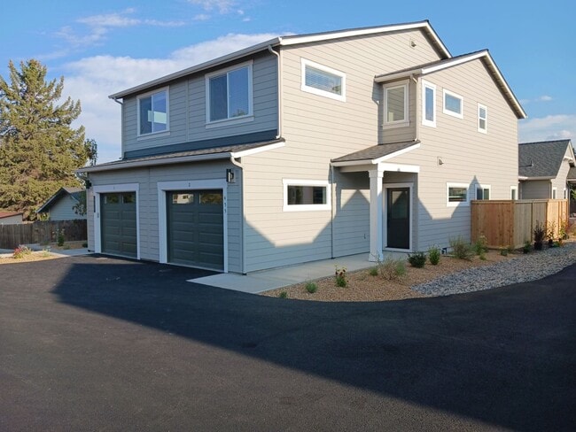 455 SW 27th St in Redmond, OR - Building Photo - Building Photo