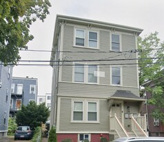 208 Banks St, Unit 2 in Cambridge, MA - Building Photo