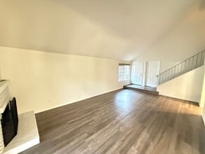 27069 Rio Prado Dr in Santa Clarita, CA - Building Photo - Building Photo