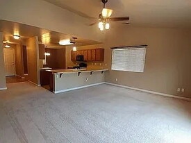 4328 E Oak Ct in Visalia, CA - Building Photo