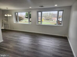 117 Henry Ave in Feasterville-Trevose, PA - Building Photo - Building Photo