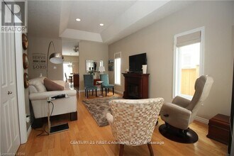 1821 Dalmagarry Rd in London, ON - Building Photo - Building Photo