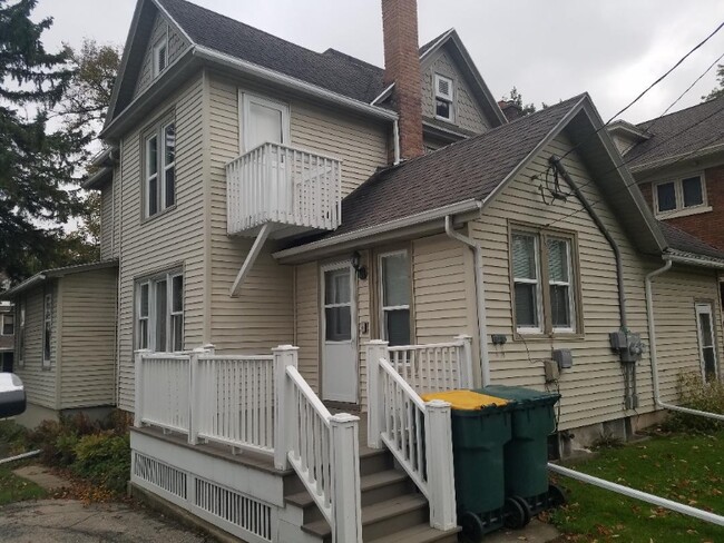 522 W Maple Ave in Beaver Dam, WI - Foto de edificio - Building Photo