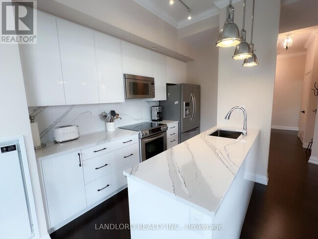 85-285 The Donway W in Toronto, ON - Building Photo - Building Photo