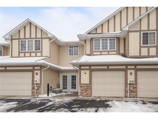 4096 Meadowlark Curve in Eagan, MN - Building Photo - Building Photo