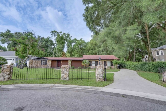 property at 2960 Leslie Dr