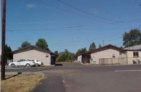 220-226 NW Civil Bend in Winston, OR - Building Photo