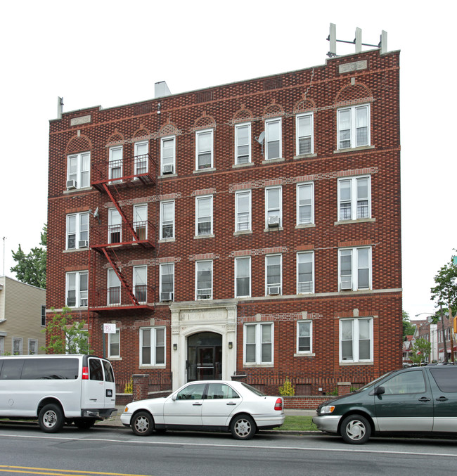 Minerva Court in Brooklyn, NY - Foto de edificio - Building Photo