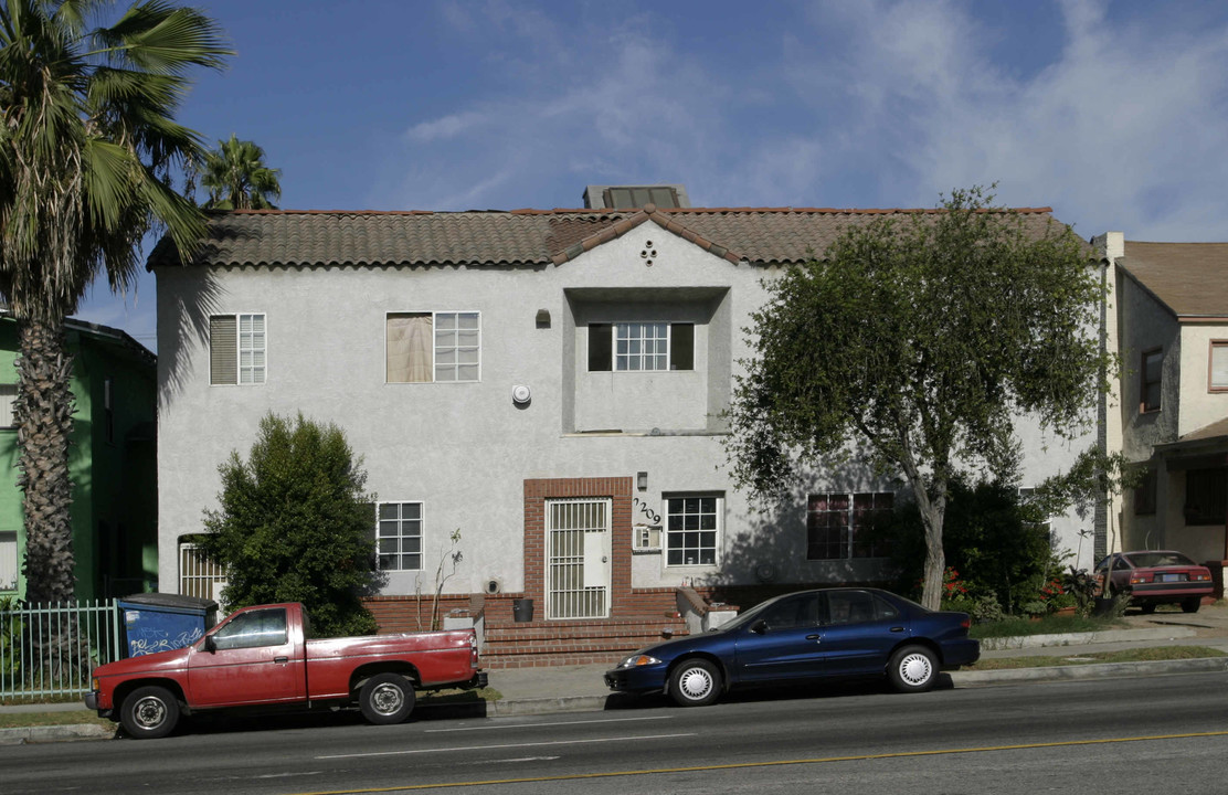 2209 Crenshaw Blvd in Los Angeles, CA - Foto de edificio