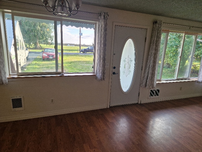 17917 Bennett Rd in Mount Vernon, WA - Foto de edificio - Building Photo