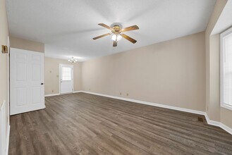 360 Donna Dr in Clarksville, TN - Building Photo - Building Photo