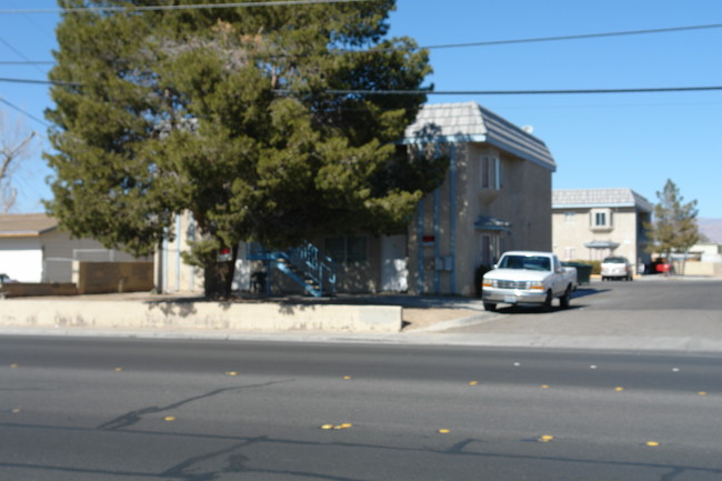 5662 E Lake Mead Blvd in Las Vegas, NV - Building Photo - Building Photo